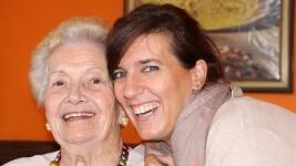 seniorky grandma-2637457 1280